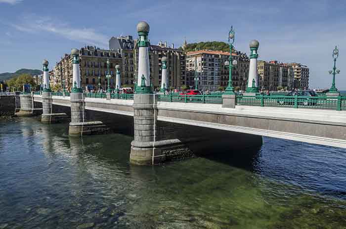 Guipúzcoa - San Sebastián 083 - puente de Zurriola.jpg